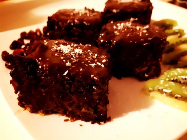Brownie cu sfecla si ciocolata neagra